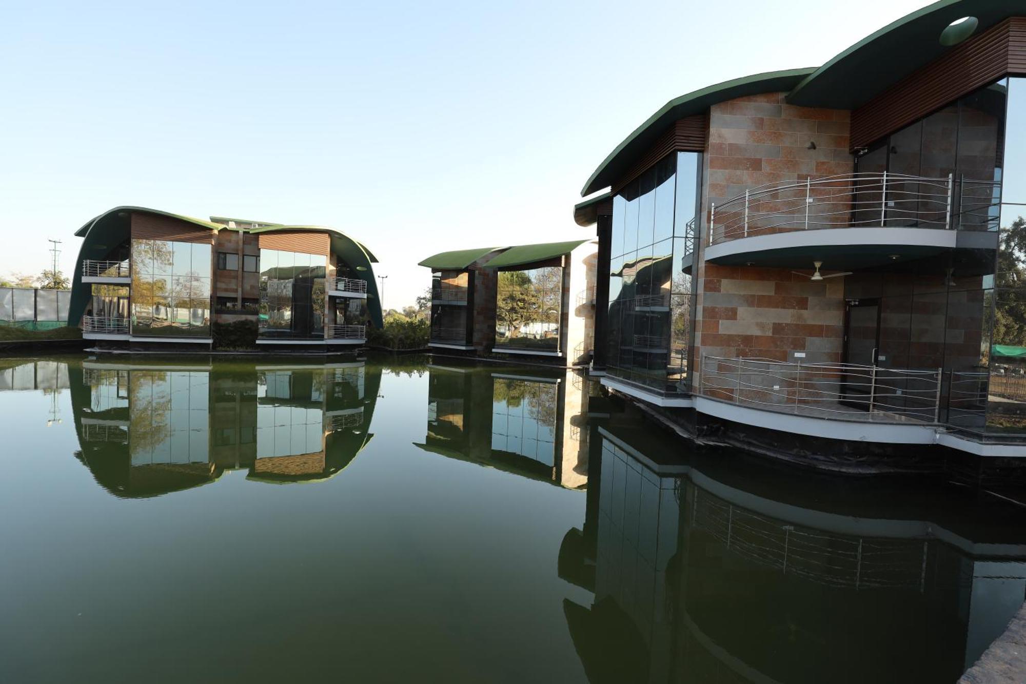 Neonz Resort & Club Ānand Eksteriør billede